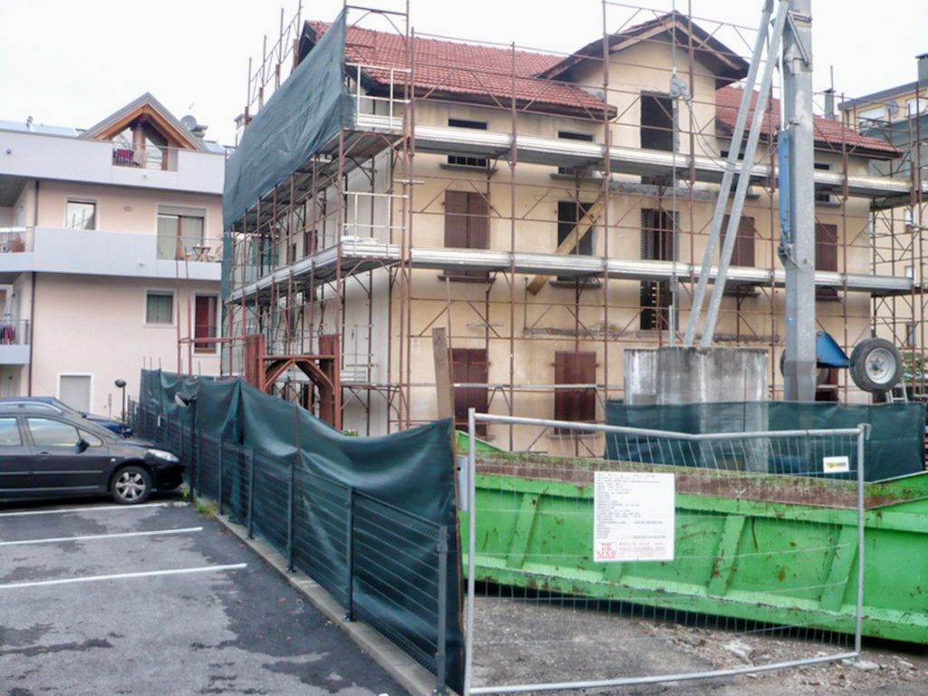 L'edificio prima dell'intervento (foto BigMat)