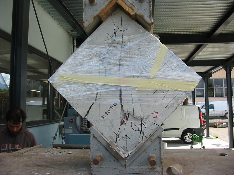 Test effettuati su campioni della muratura esistente (foto BigMat)