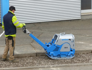 La CR 6 prevede piastra base autopulente, protezione chiusa della cinghia e frizione centrifuga autoregolante.