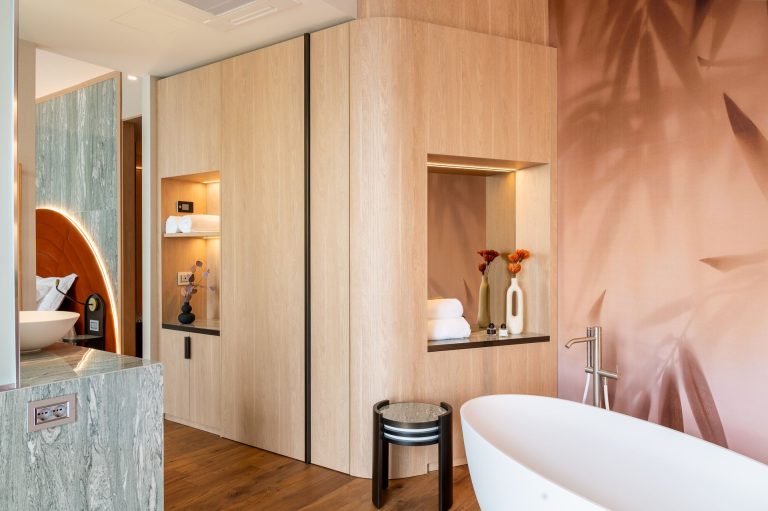 Zazzeri nella suite Incanto sul Lago di Garda