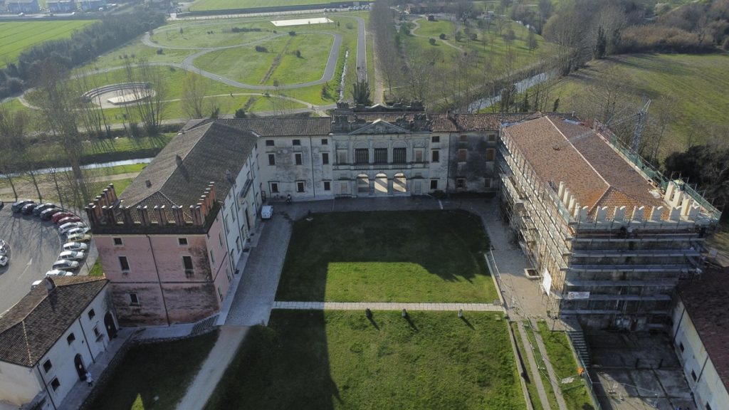 Villa Violini, Castel D'Azzano -Vr (foto Briamza Plastica)