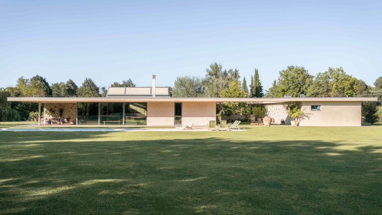 Isoplam. Tre patii per una domus contemporanea