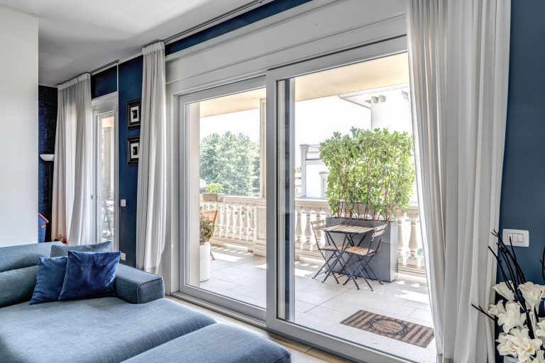 Oknoplast. Il design incontra la luce naturale