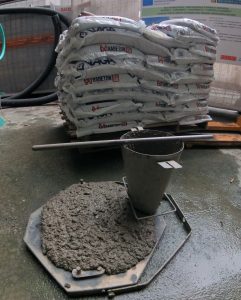 Un aspetto cruciale di questo progetto è stato l'utilizzo del calcestruzzo speciale Extrabeton Rck50, certificato in conformità ai requisiti Cam, fornito in sacchetti da 25 kg (foto di Vaga)