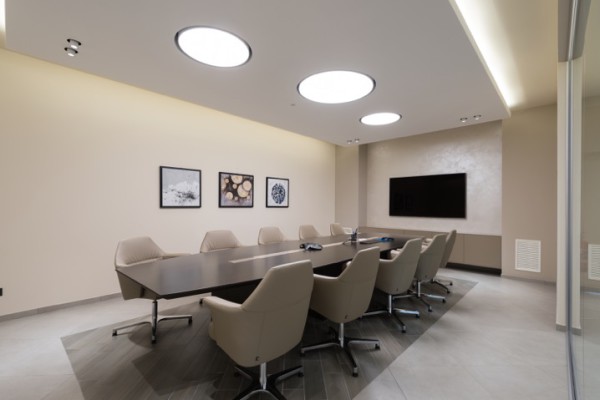 Alessandro Baresi | Consulente Helvar «Partendo dall’utilizzo di apparecchi Led altamente performantiil sistema di controllo Helvar ci ha dato la possibilità di cucire addosso al progetto illuminotecnico un abito perfettamente sagomato sulle esigenze specifiche di ogni ambiente, non dimenticando il comfort visivo, accessibile per ogni dipendente dell’azienda. Helvar per Ntk è stata sinonimo di prodotti di alta qualità, progettazione e supporto personalizzati e visione futuribile condivisa appieno dall’azienda».