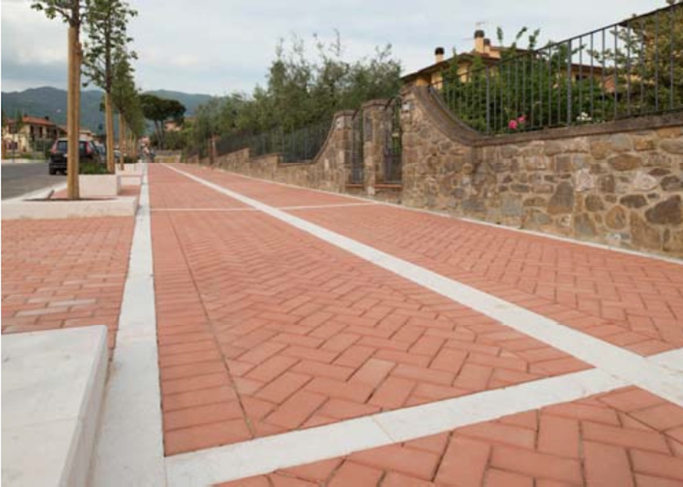 Solava. Autobloccante in argilla naturale per Pian di Scò