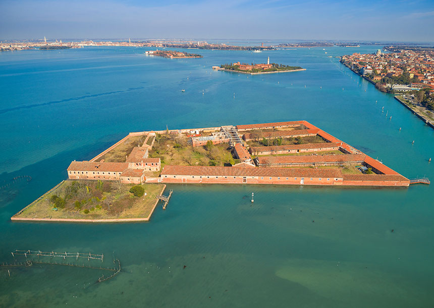 La nuova copertura del Lazzaretto Vecchio a Venezia