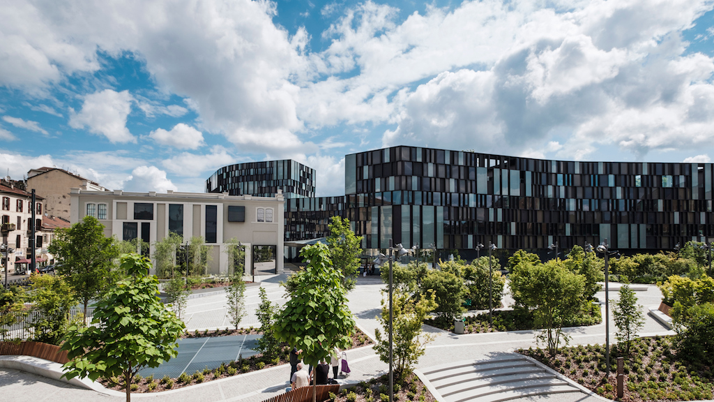 Aco. Soluzioni custom made nella piazza-giardino di Lavazza