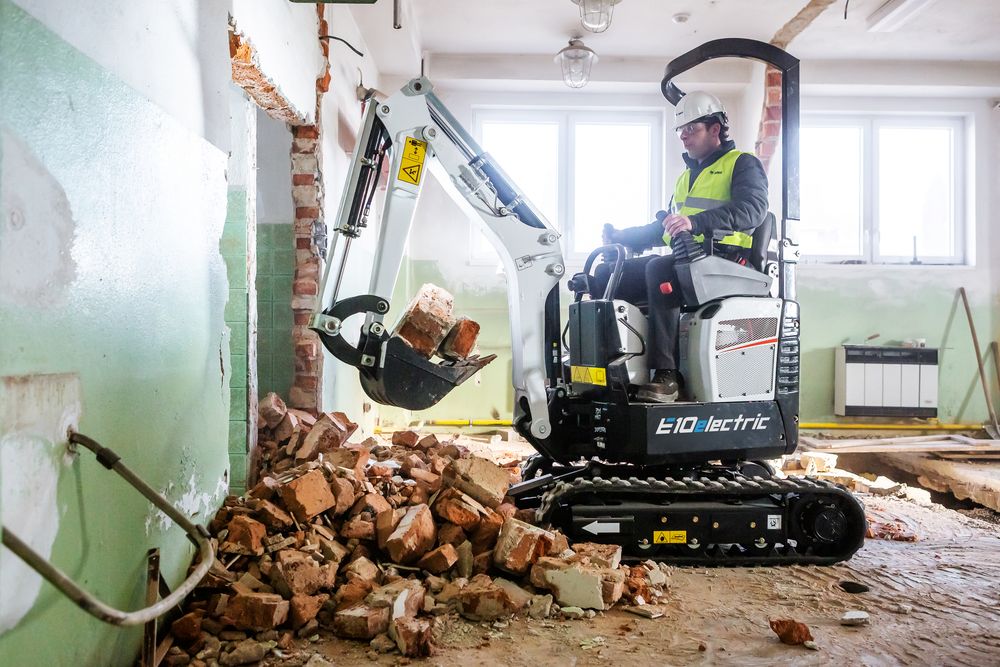 Il primo miniescavatore elettrico da 1 tonnellata