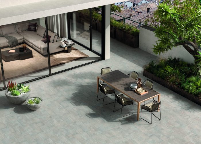 EXTERNA_cotto-cenere_20x40_20x20-esterno-4