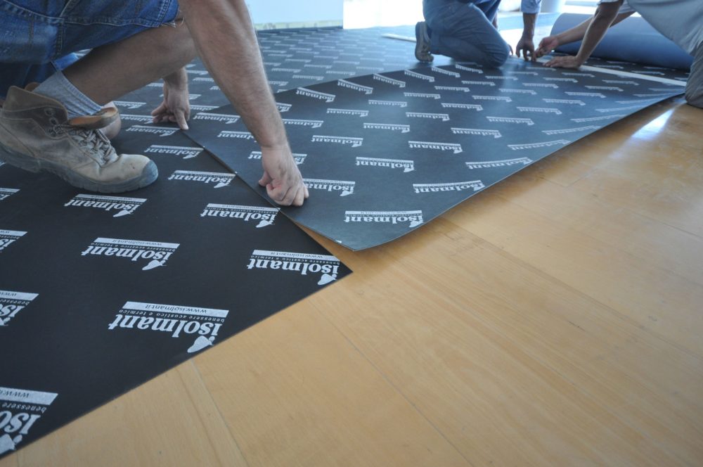 Materassino acustico sottopavimento per la posa ibrida o semi-flottante