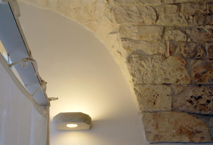 Produzione Fila per detergere, sgrassare e proteggere la pietra di Trani