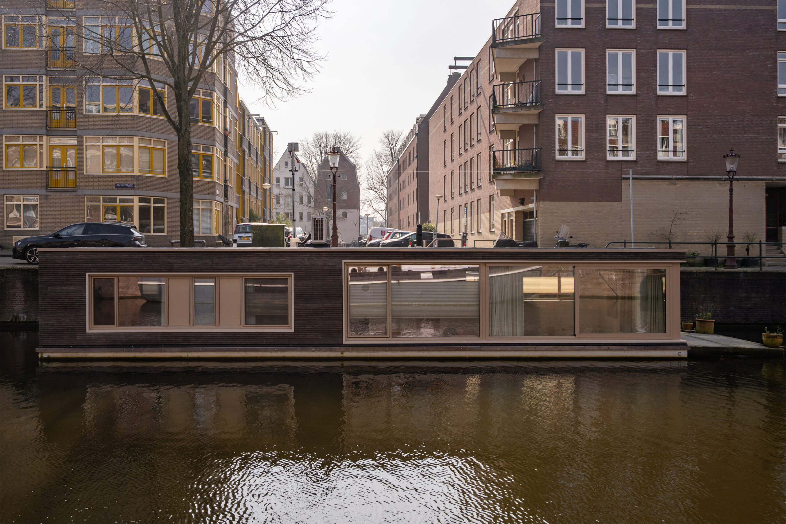 houseboat