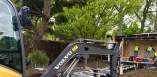 Compact electric excavator for the world renowed garden