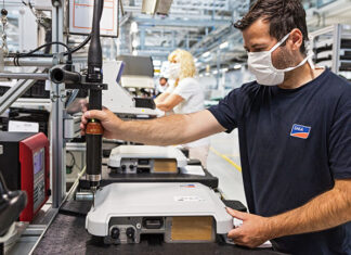 Fast photovoltaic recharge for electric vehicles