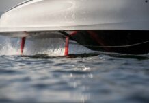 Hydrofoil makes electric fly