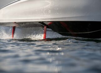 Hydrofoil makes electric fly