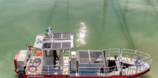 Pelikan, electric boat that cleans seas