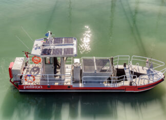 Pelikan, electric boat that cleans seas