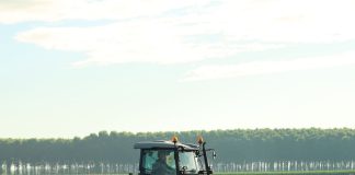 Tender for the electrification of agricultural machines