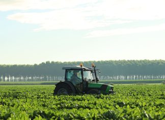 Tender for the electrification of agricultural machines