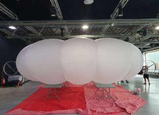 Self-driving airship, e-motors powered by solar panels