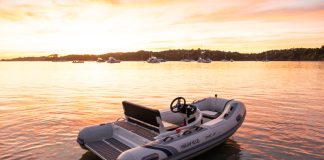 Electric boating, here is the tender with electric jet propulsion tender with electric propulsion