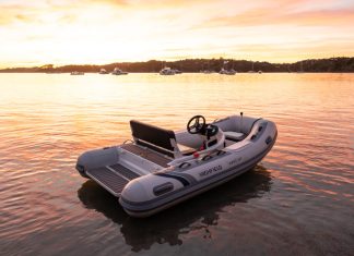 Electric boating, here is the tender with electric jet propulsion tender with electric propulsion