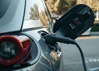 Batteries: less materials, more innovation