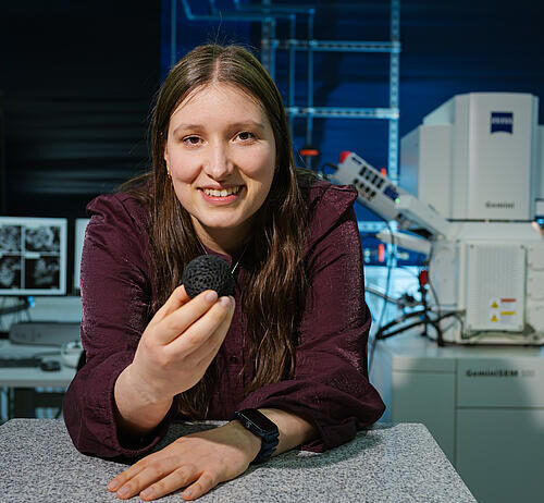 Batteries from rust? Carbon spheres filled with iron oxide deliver high storage capacity