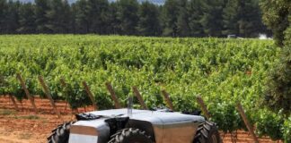 From traditional drivetrain and gearbox to four electric motors: Voltrac rethinks the agricultural tractor