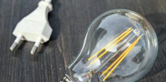 rincari energia elettrica e gas