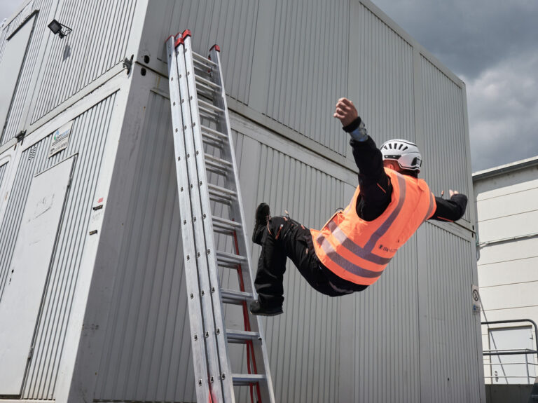 Skyvest, il gilet con airbag intelligente che protegge in caso di cadute