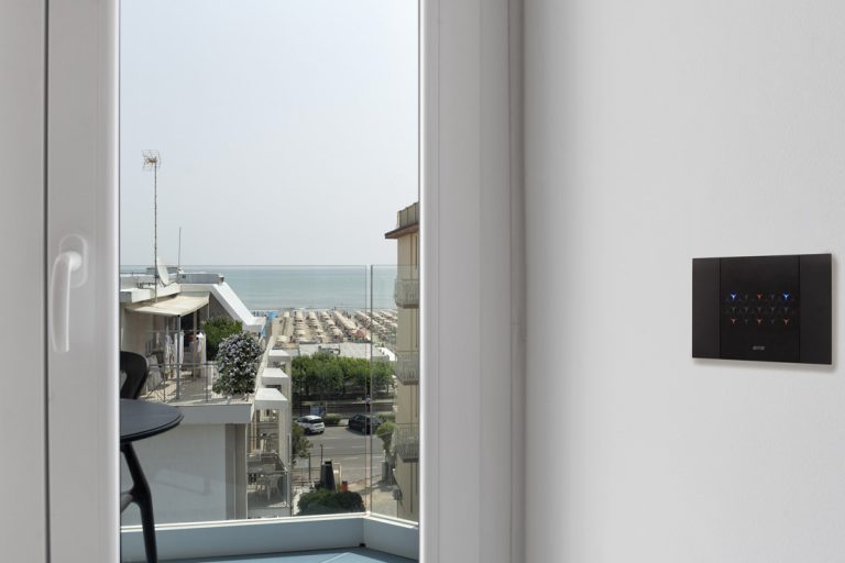 La domotica AVE in un hotel a Cervia