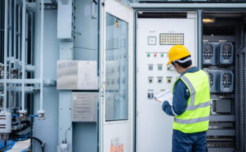 Infortunio in cabina elettrica e responsabilità del committente