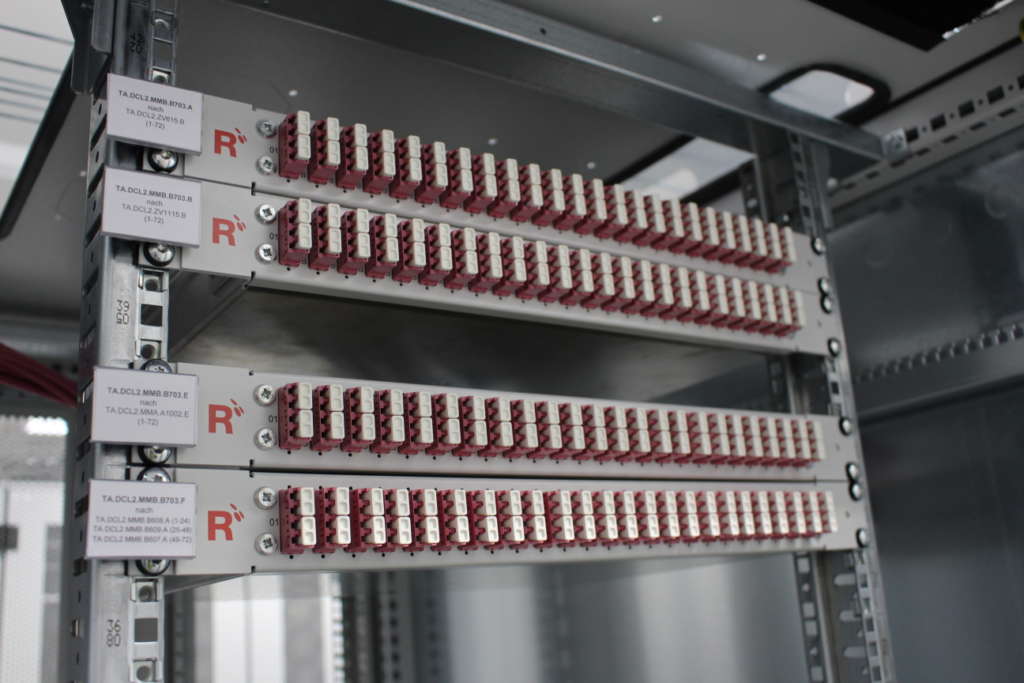 Il Data center di envia tel cablato da Rosenberger OSI