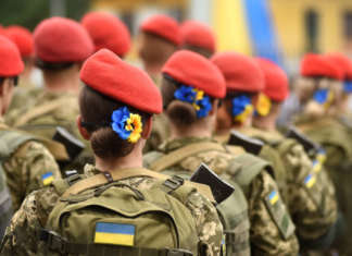 Russia: un isolamento non definitivo Soldatesse ucraine in guerra contro la Russia