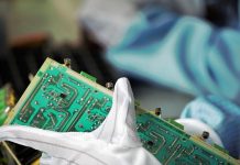 Packaging avanzato dei semiconduttori