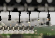 P&P: la chiave di volta della produzione elettronica P&P – Particolare della testa di montaggio della P&P MYcronic