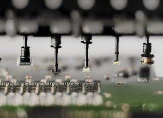 P&P: la chiave di volta della produzione elettronica P&P – Particolare della testa di montaggio della P&P MYcronic