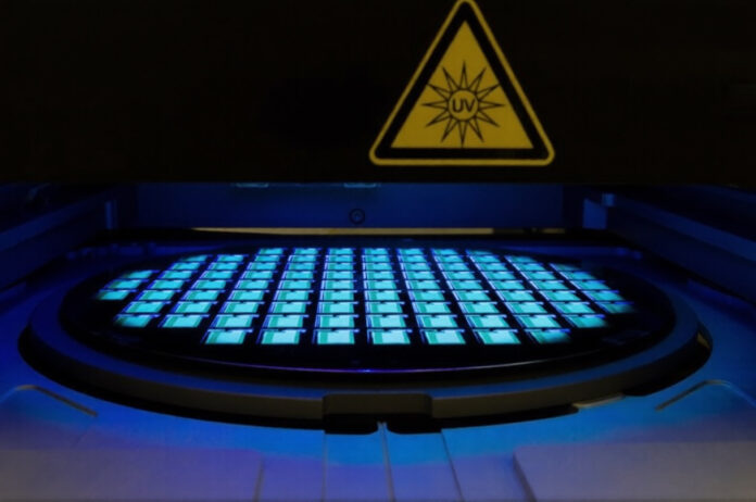 NeonUVdef Neon semiconduttori