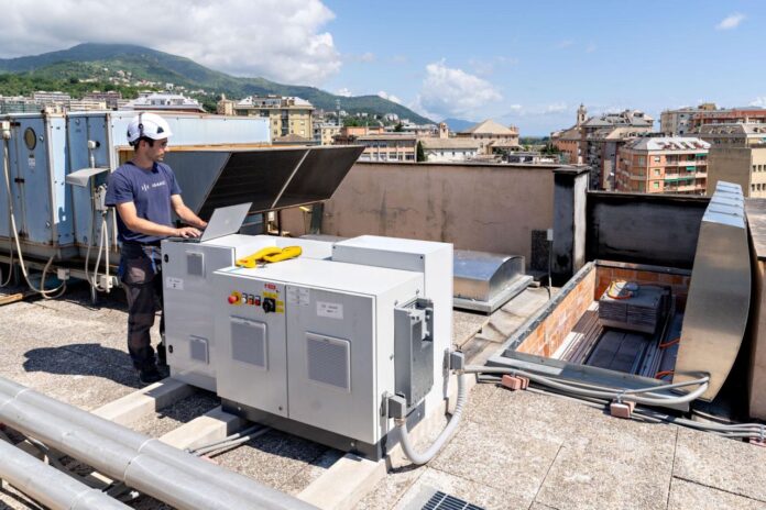 Dettaglio dell’installazione delle casse E COR ETA in lamiera verniciata sismico