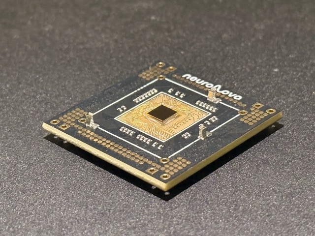 neuronova_chip_HD - dimensioni grandi - dimensioni medie Neuronova