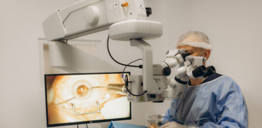 Ophthalmic viscosurgical devices nella chirurgia della cataratta: dalla scelta del prodotto a una strategia chirurgica personalizzata