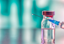 Nuova spinta per sostenere la vaccinazione di over60 e fragili: anche Carlo Conti in campo