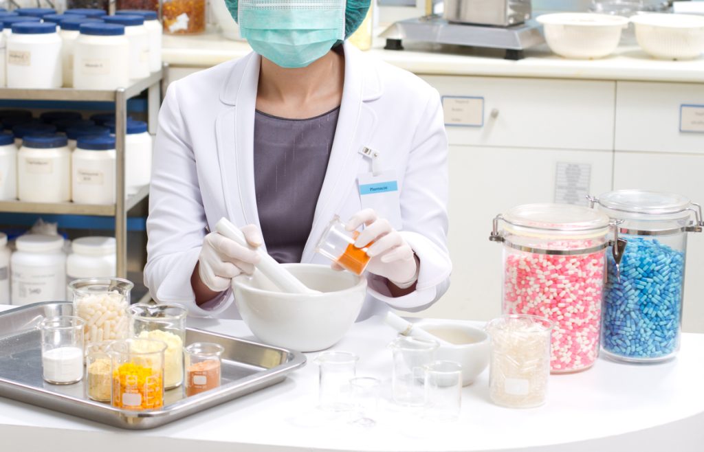 Nella preparazione di un composto galenico è importante la cernita delle materie prime: presenza o meno a magazzino, reperibilità, tempi di arrivo, costi e quant’altro abbiamo già scritto nei precedenti articoli vanno analizzate in questa occasione