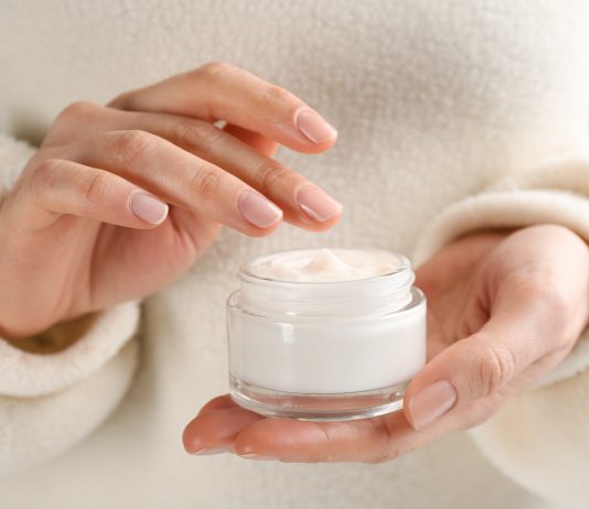 Trattare la pelle del viso: il consiglio in farmacia