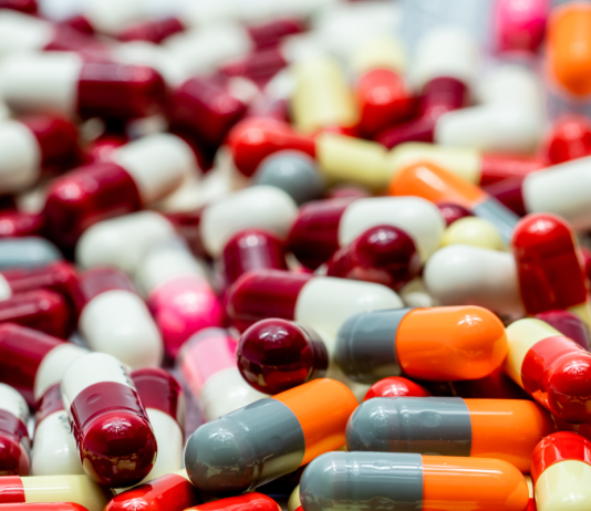 “Se non sei un medico, non fare il medico”: via alla nuova campagna di AIFA contro l’abuso di antibiotici