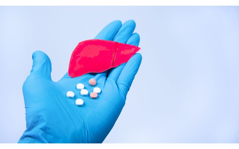 Epatologi e infettivologi contro le epatiti virali