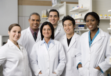 New Generation Lab: un dialogo tra diverse generazioni per disegnare la farmacia di domani Generazioni di farmacisti a confronto per il futuro della farmacia